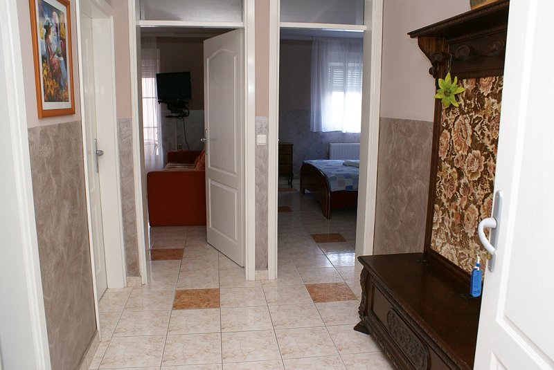 Ulaz i hodnik apartmana 1