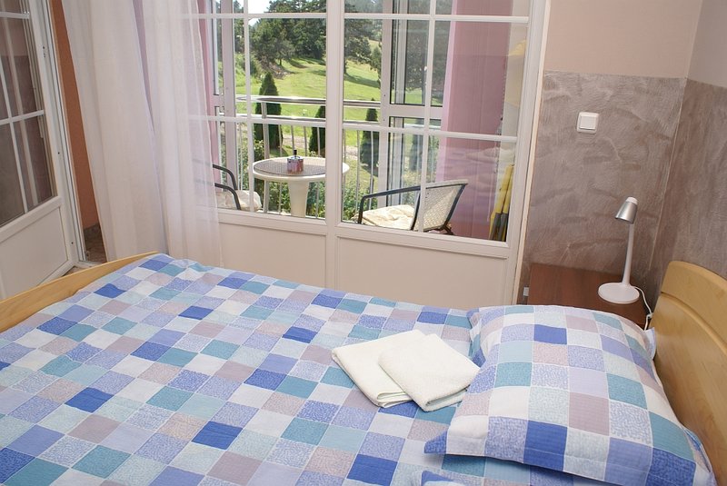 Prozor spavaće sobe apartmana 2