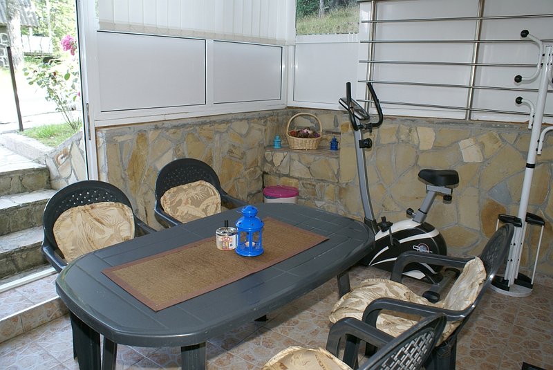 Zastakljena terasa apartmana 3