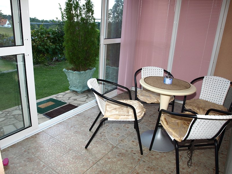 Terasa apartmana 4 sa izlazom ka zelenilu